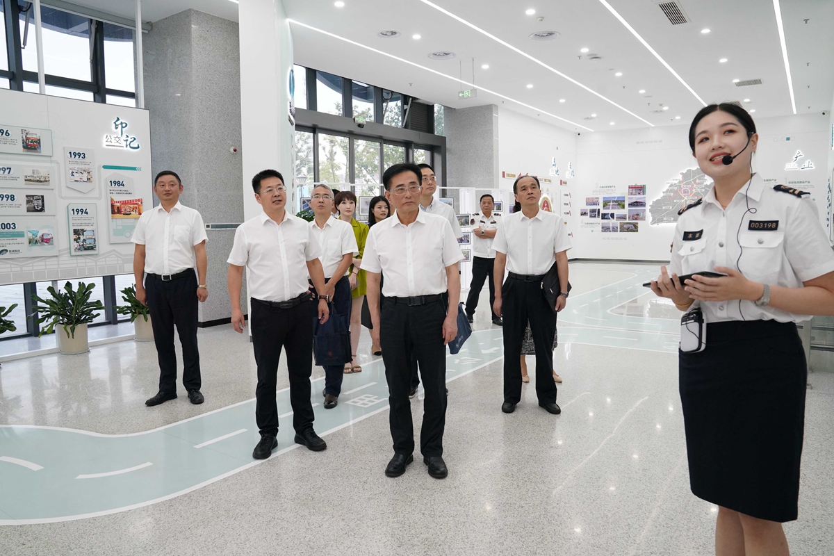 2024.9.11-1何宇?。ㄗ蠖?、薛佳平（左三）（水若石攝）.jpg